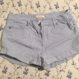 Adam Levine baby blue shorts (5/6)